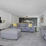Pacifica Villa *
