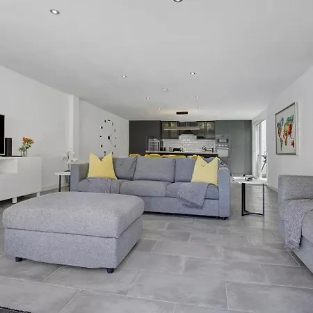 Pacifica Villa *